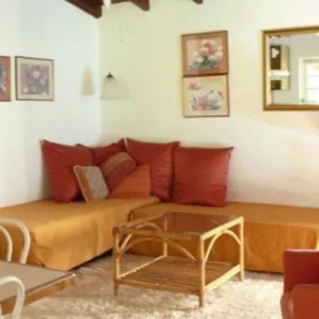 Holiday White House * Γαζάτικα